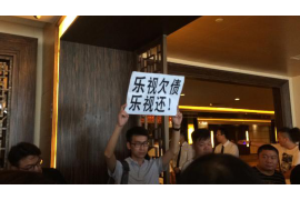 饭店门口开门要账，这事儿在咱们生活中并不少见。有时候，你刚从饭店里出来，门口就有人拦着你，说是要账的。这让人心里挺不舒服的，但你知道这背后到底是怎么回事吗？今天，咱们就来聊聊这个话题。